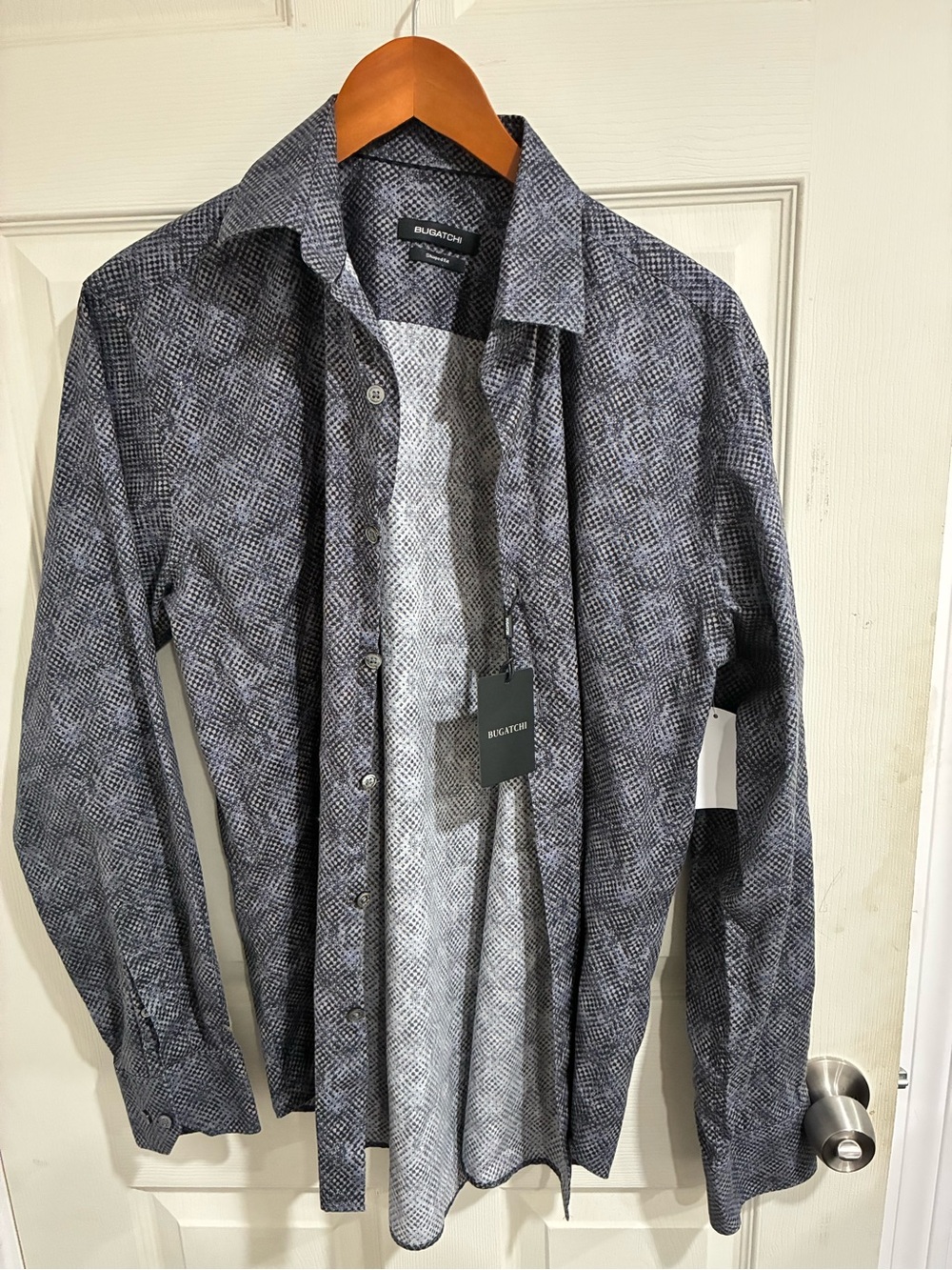 Bugatchi Men’s Black and Gray Textured Button-Down Shirt. Shape fit medium - Picture 2 of 5
